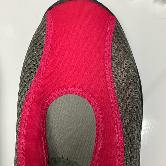 TBL Jamaica Water Beach Swim Slip Resistant shoes in pink Grey - Picture 8 of 9